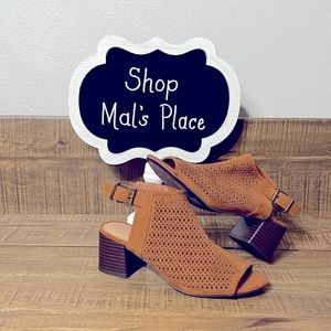 Cute LOFT Size 8 Sandal!